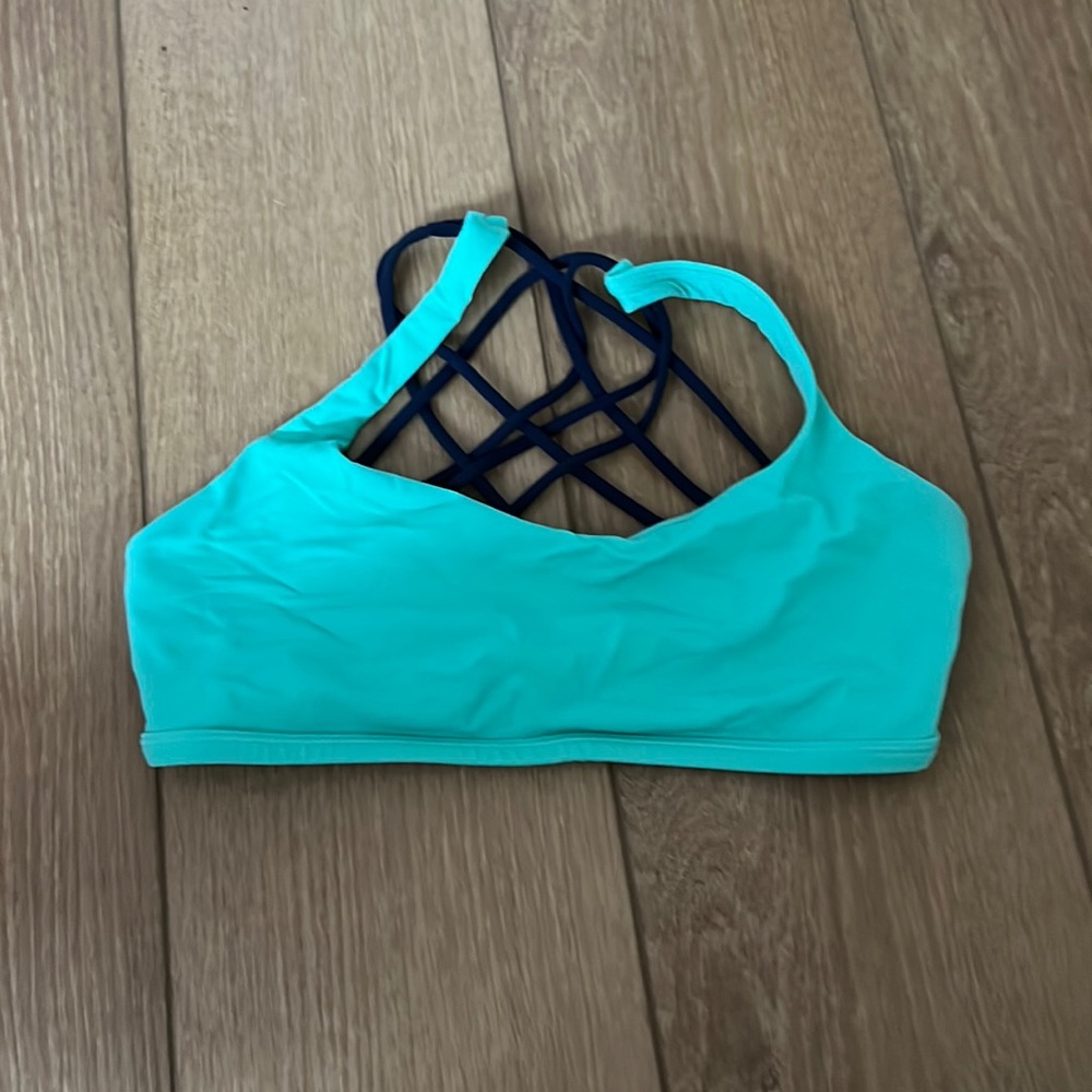 Lululemon free to be sports bra